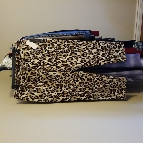 IMNYC Isaac Mizrahi Leopard print brand new pants, size M, high quality - Picture 3 of 4